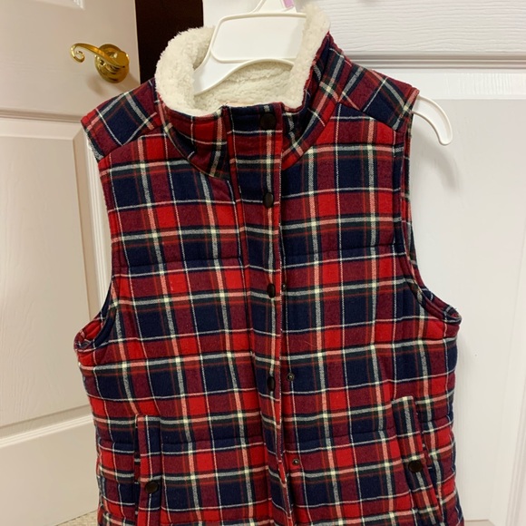 Red Vest - Picture 1 of 3